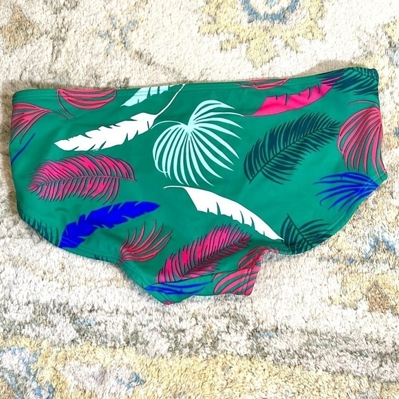 Boden, Rich Green w/Contrasting Colored Leaf Print, Gorgeous, 8 - Picture 8 of 9